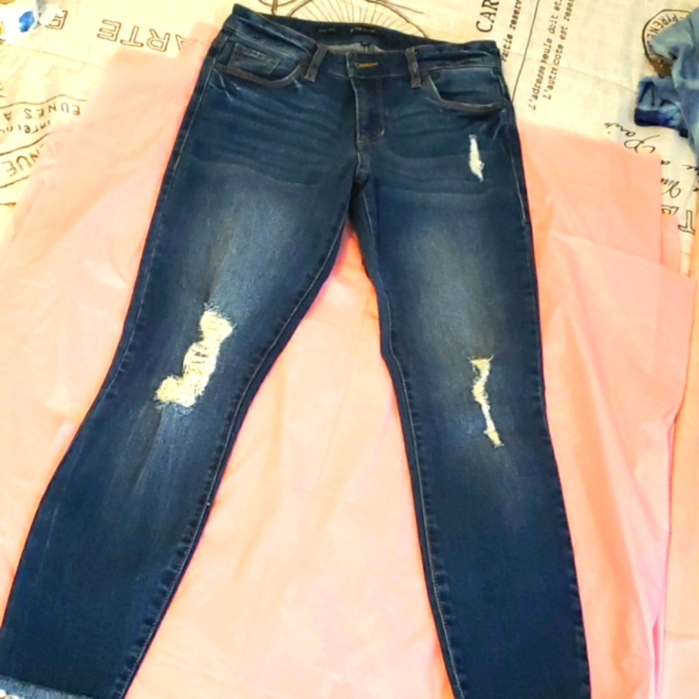 Distressed Cropped Jeans